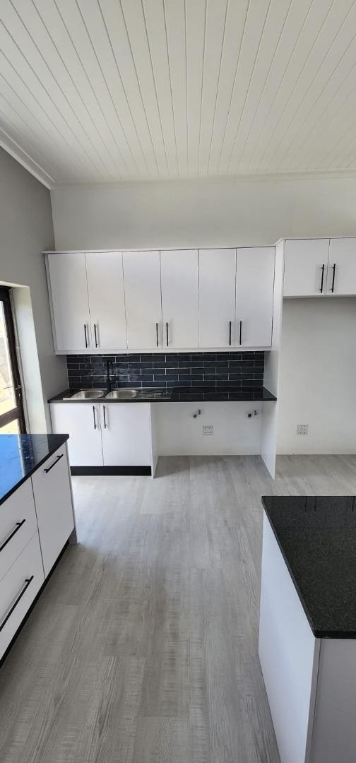 5 Bedroom Property for Sale in Kleinbaai Western Cape